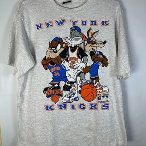 New York Knicks Looney Tunes Basketball Tee - Gray Size X-Large Vintage
